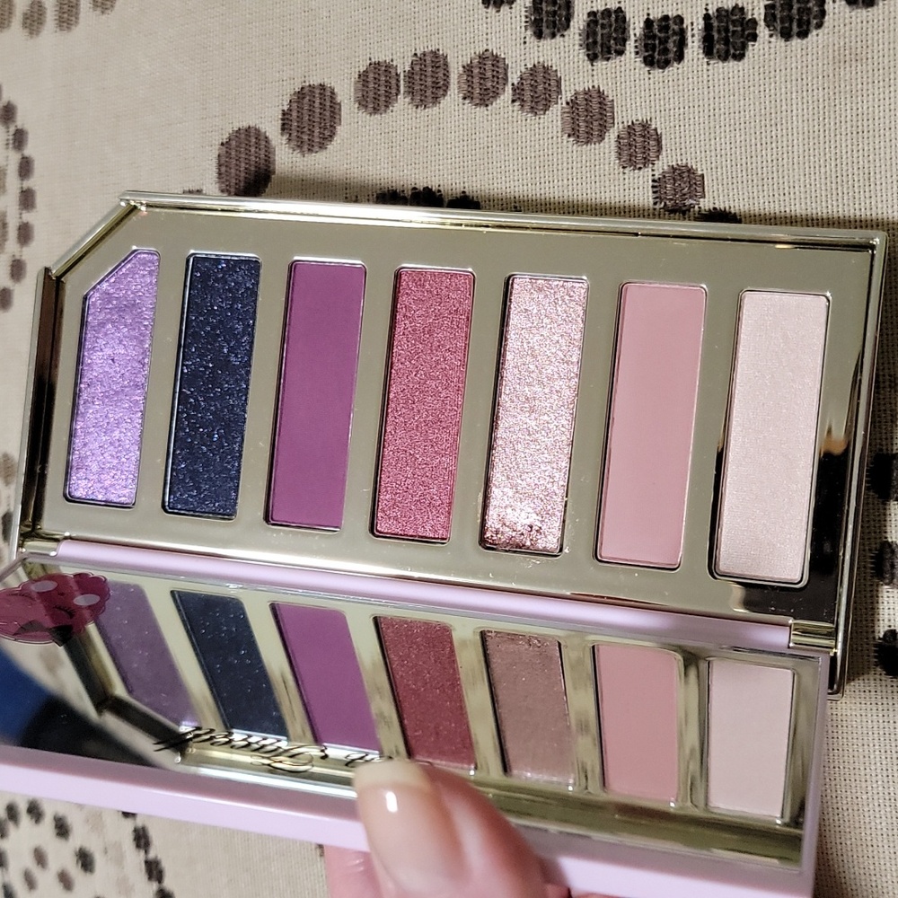 Too Faced Razzle Dazzle Bery Eyeshadow Palette - Picture 3 of 3